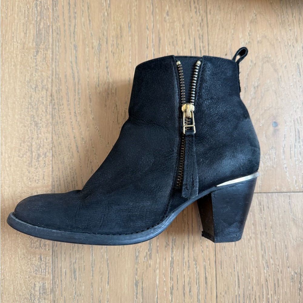 Steve Madden leather booties